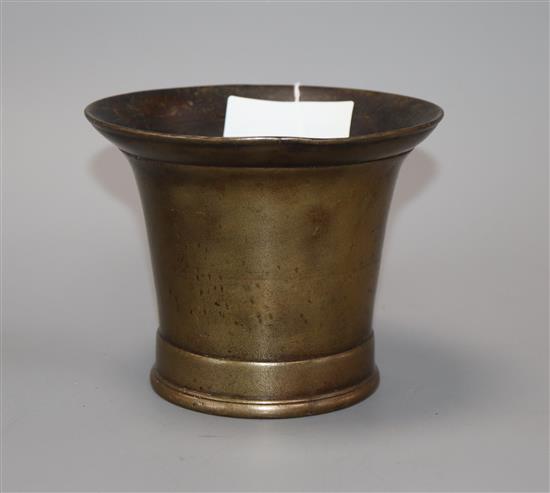 An 18th century bronze mortar height 10cm